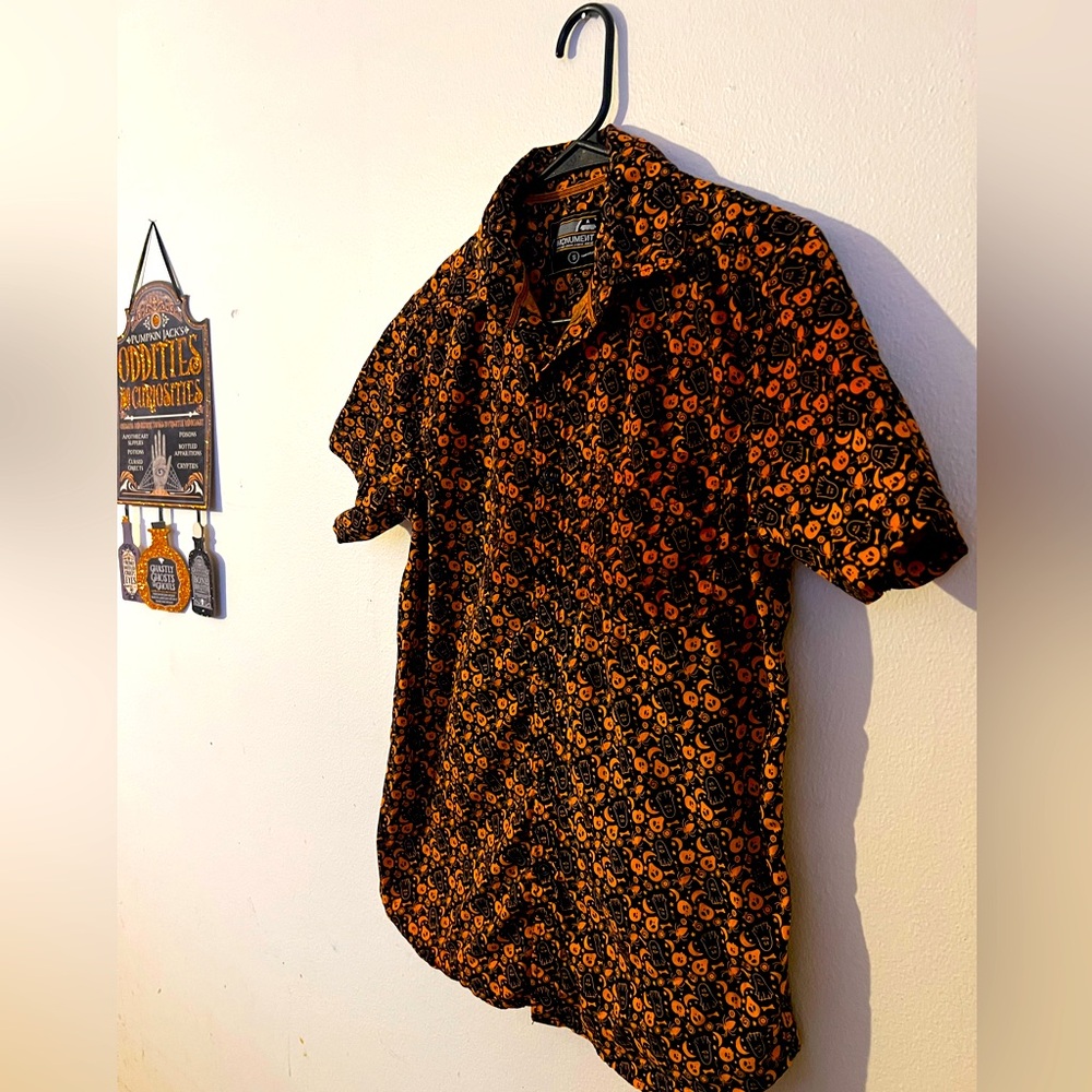 Monument Men’s Patterned Button Up Short Sleeve Shirt Orange Skulls & Ghosts!